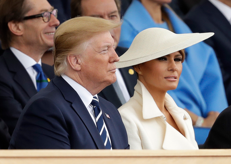 Illustration for article titled Melania Wears a Plate on Her Head